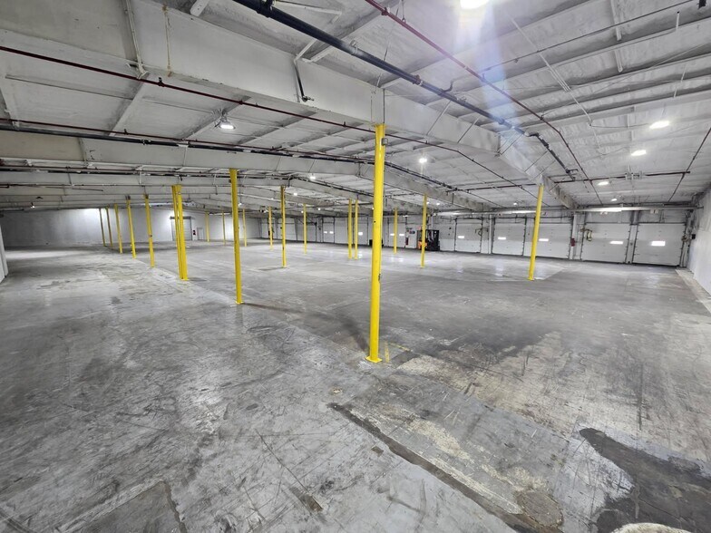 More Photos Of 675 E Allman St, Medford Warehouse For Lease