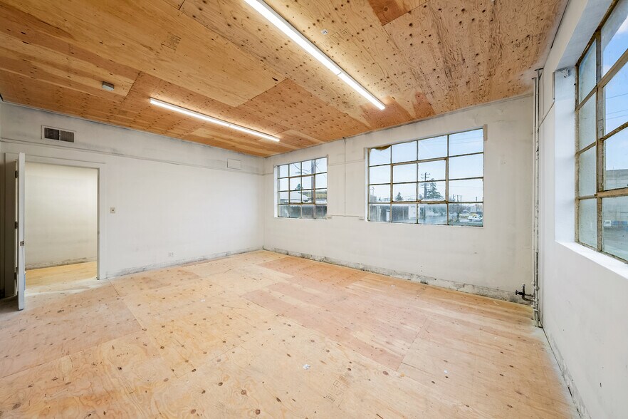 More Photos Of 619 S Fir St, Medford Refrigeration Cold Storage For Sale