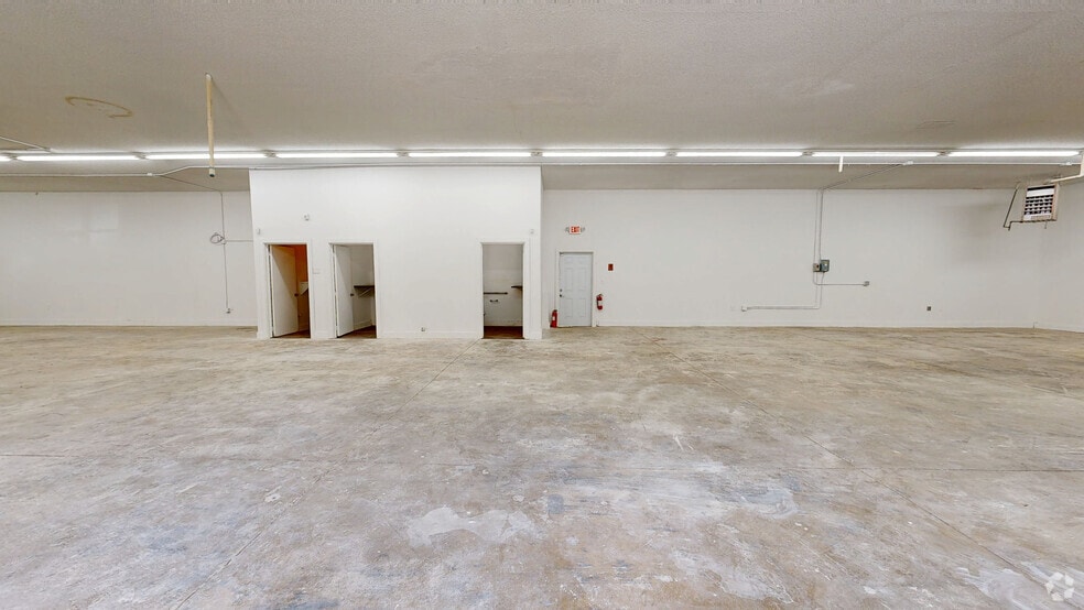 More Photos Of 7187 Washington St, Covington Unknown For Lease