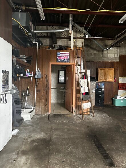 More Photos Of 14150 E 8 Mile Rd, Detroit Auto Repair For Sale