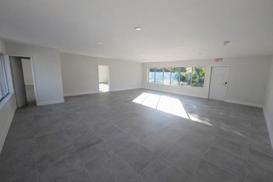 More Photos Of 4726 US-41, Sarasota Religious Facility For Lease