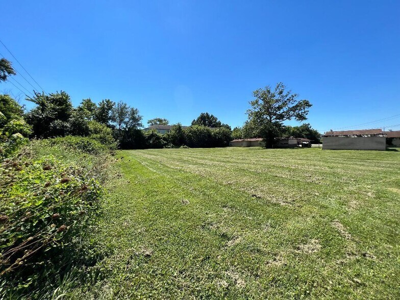 More Photos Of 1560 E 10th St, Jeffersonville Hotel For Sale