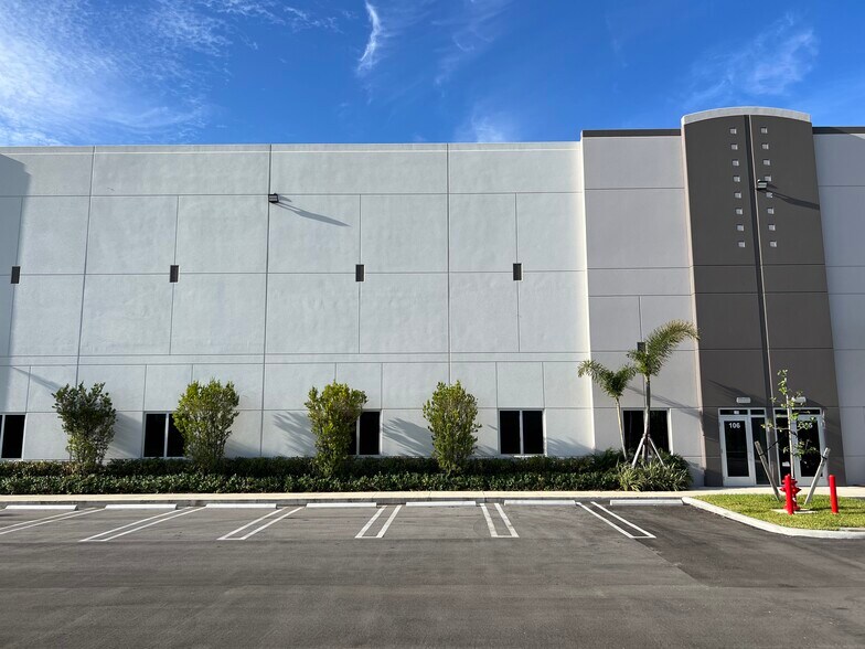 More Photos Of 8565 W 44th Ave, Hialeah Warehouse For Lease