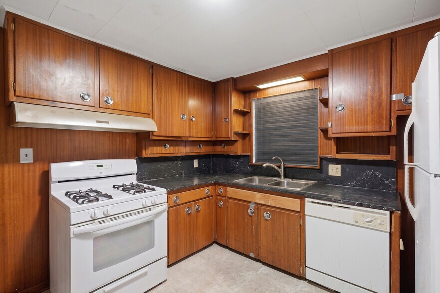 More Photos Of 23589-23593 Van Born Rd, Taylor Freestanding For Sale