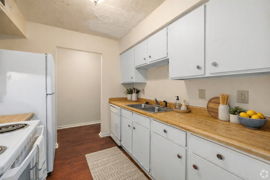 More Photos Of 431 McCain Blvd, North Little Rock Apartments For Sale