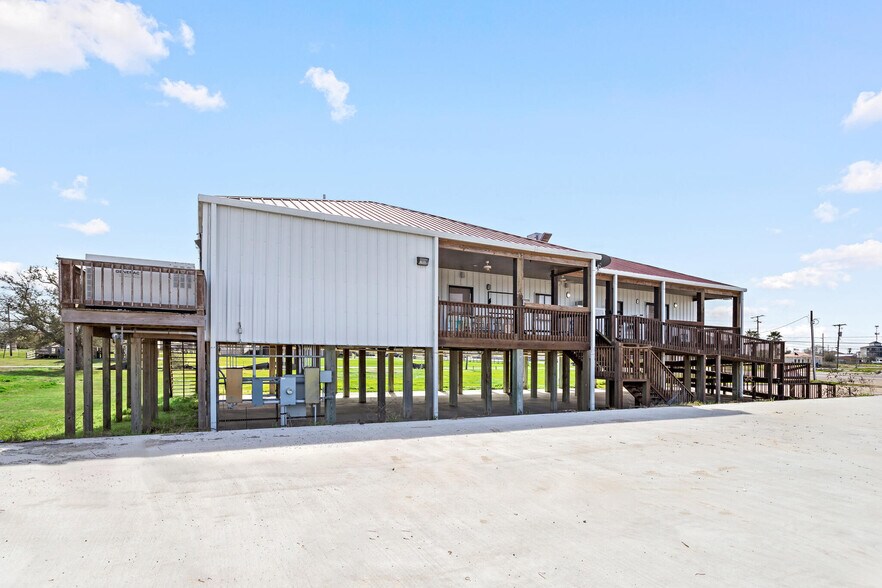More Photos Of 5140 Gulfway Dr, Sabine Pass Restaurant For Sale