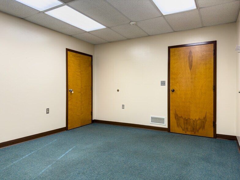 More Photos Of 1679 E State Route 29, Urbana Showroom For Sale