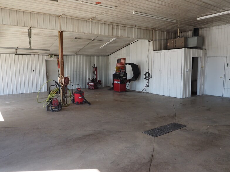 More Photos Of 9430 N Karen Dr, Mooresville Light Distribution For Lease