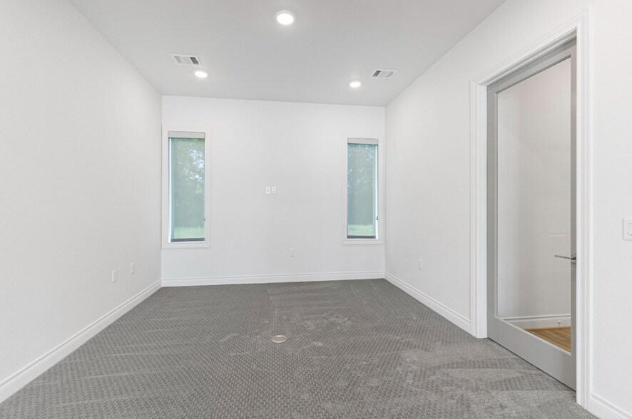 More Photos Of 19023 Stuebner Airline Rd, Spring Office For Sale