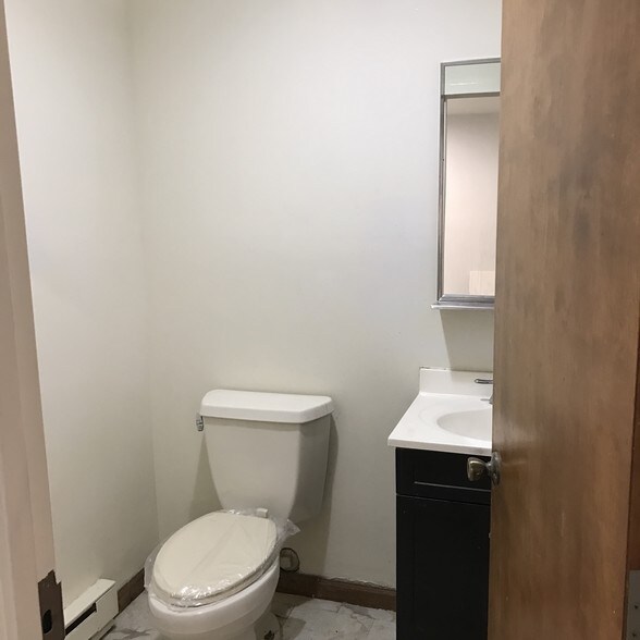 More Photos Of 130 Lenox Ave, Stamford Warehouse For Sale