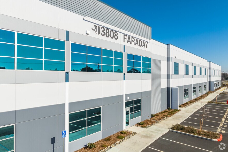 More Photos Of 3808 Faraday Ave, Davis Light Manufacturing For Lease