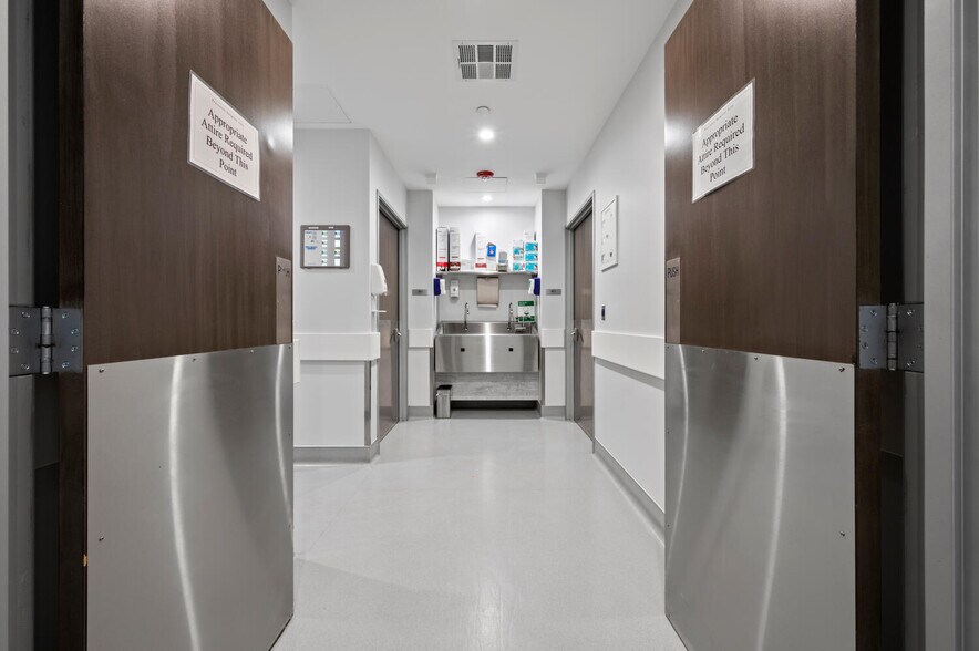 More Photos Of 20311 SW Birch St, Newport Beach Medical For Sale