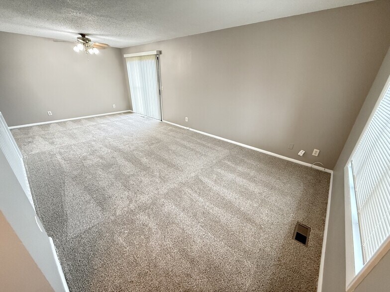 More Photos Of 302 N Evergreen Ln, Wichita Apartments For Sale