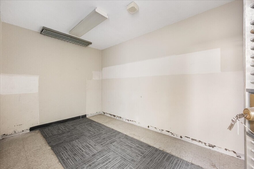 More Photos Of 43 Pennsylvania Ave, Niantic Bank For Lease