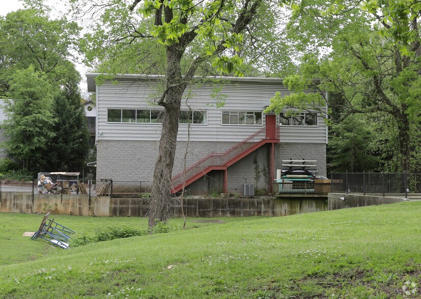 More Photos Of 496 Glen Iris Dr, Atlanta Warehouse For Lease