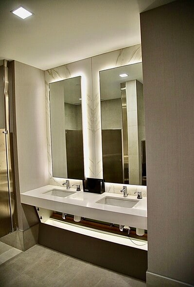 More Photos Of 396 W Greens Rd, Houston Office For Sale