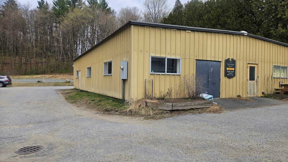 Primary Photo Of 219 E Main St, Hyde Park Office For Lease