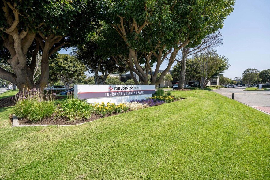 More Photos Of 350 S Crenshaw Blvd, Torrance Unknown For Lease