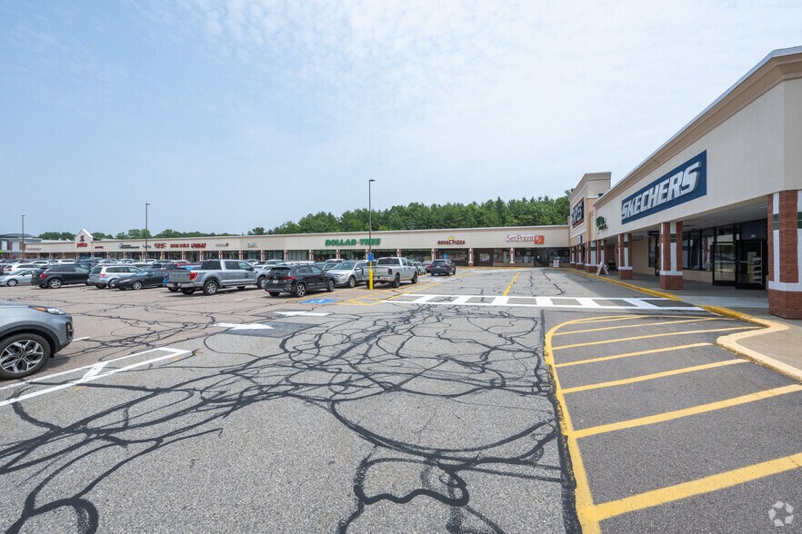 More Photos Of 125 Church St, Pembroke Freestanding For Lease