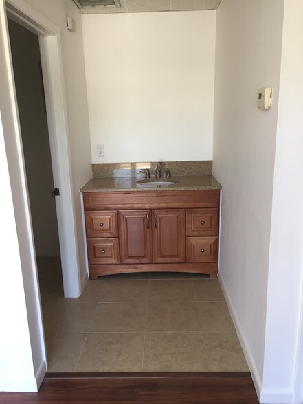 More Photos Of 6238 Presidential Ct, Fort Myers Medical For Sale