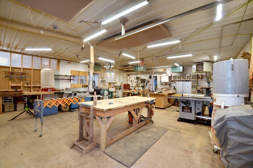 More Photos Of 514 Railroad Ave, Viroqua Manufacturing For Sale