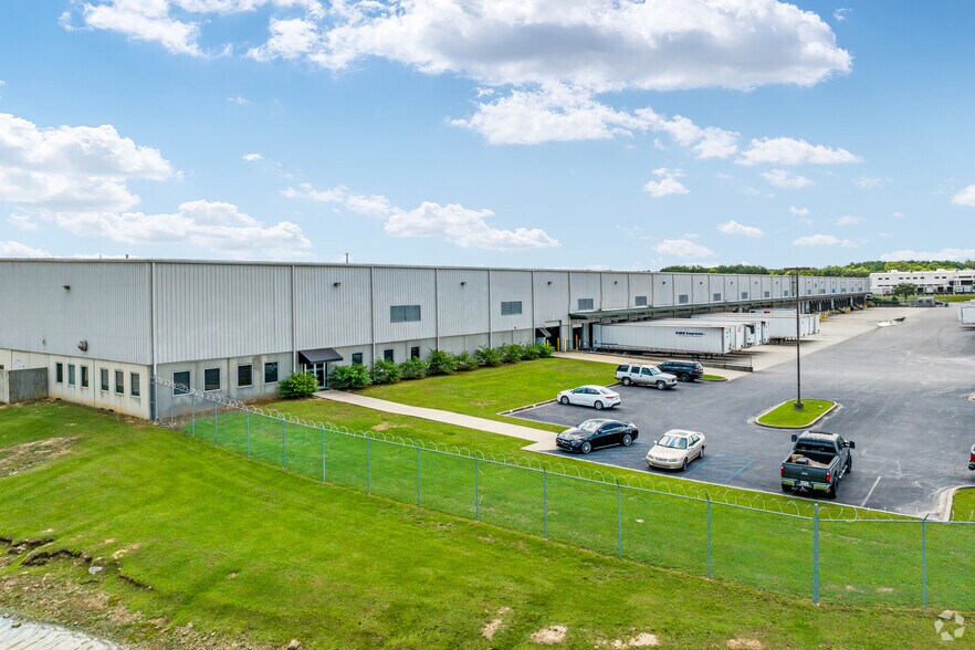 More Photos Of 41 N Industrial Dr, Calera Distribution For Lease
