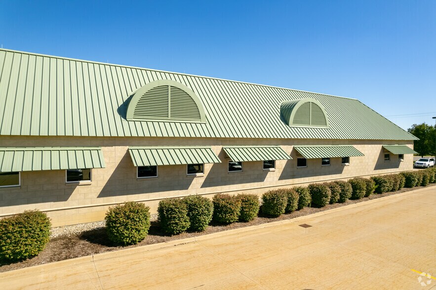 More Photos Of 43475 Dalcoma Dr, Clinton Township Medical For Sale