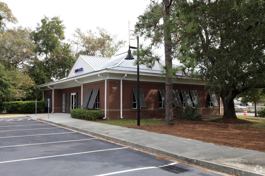 More Photos Of 1021 Ewall St, Mount Pleasant General Retail For Sale