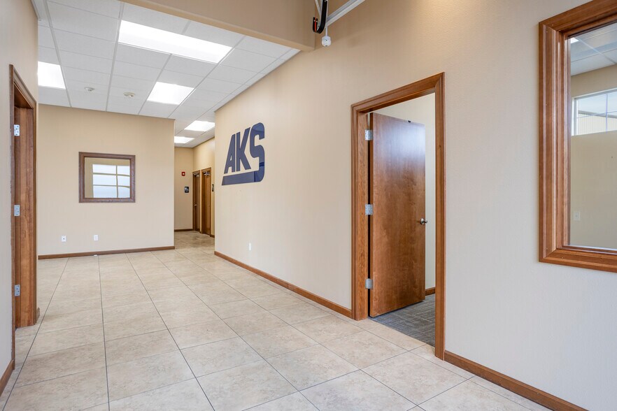 More Photos Of 501 N Quay St, Kennewick Warehouse For Lease