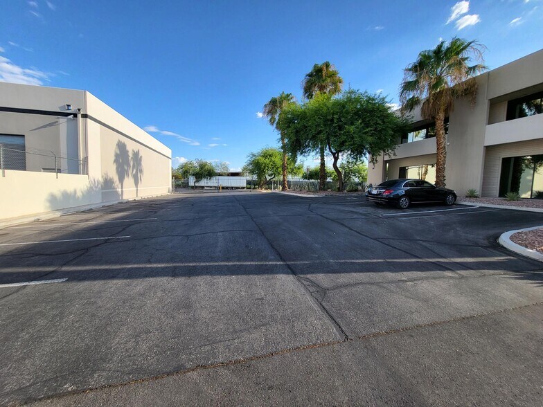 More Photos Of 3326 Ponderosa Way, Las Vegas Warehouse For Lease