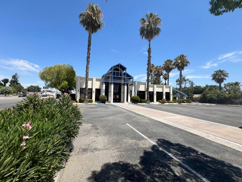 More Photos Of 4625 Ming Ave, Bakersfield Restaurant For Lease
