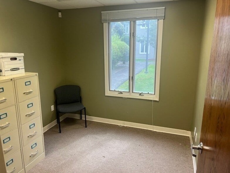 More Photos Of 92 Faunce Corner Rd, Dartmouth Office For Sale