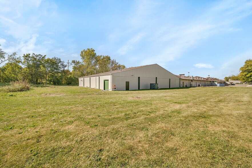 More Photos Of 1220 Richards St, Joliet General Retail For Lease