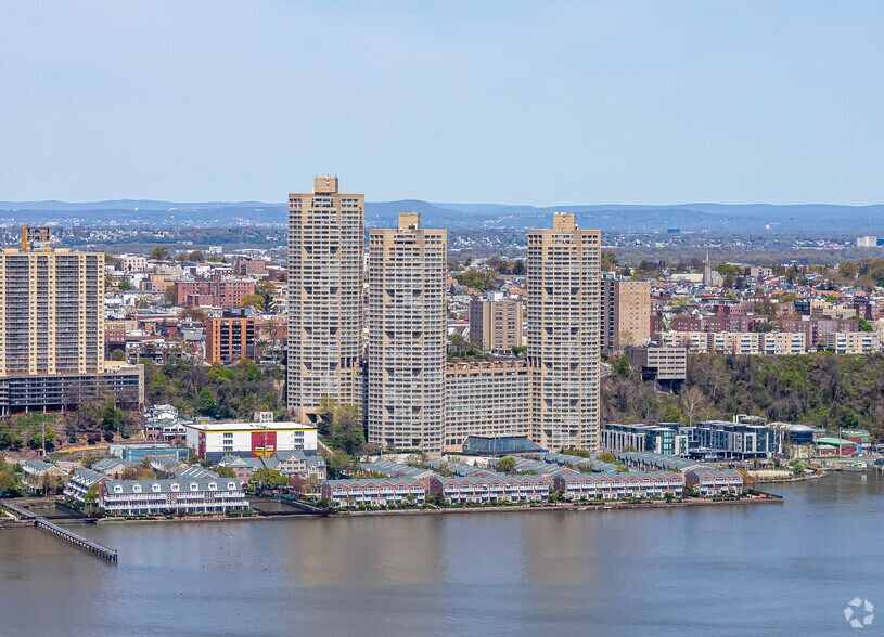 Primary Photo Of 7000 E Kennedy Blvd, Guttenberg Apartments For Lease