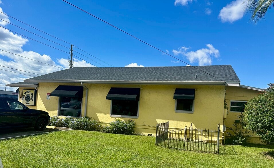 More Photos Of 1201 W Fairbanks Ave, Orlando Freestanding For Lease