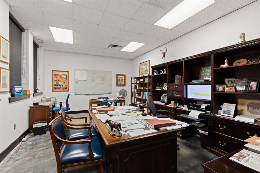 More Photos Of 501 N 3rd St, Longview Office For Sale