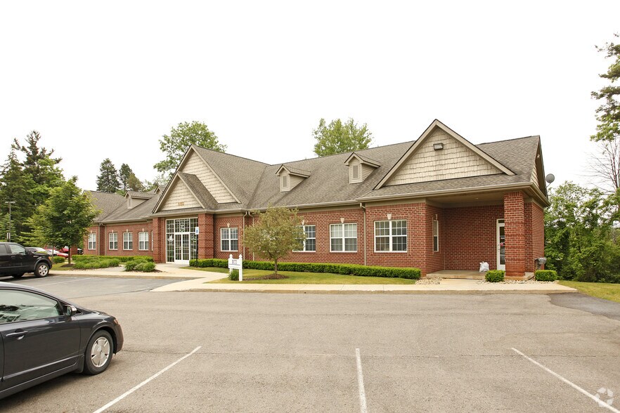 Primary Photo Of 11750 Highland Rd, Hartland Office For Lease
