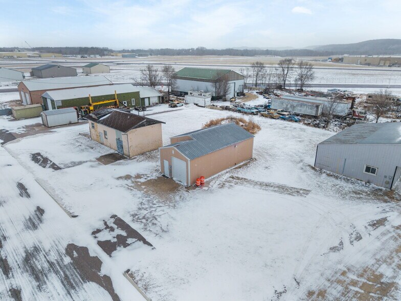 More Photos Of 1628-1630 Maple St, Reedsburg Warehouse For Lease