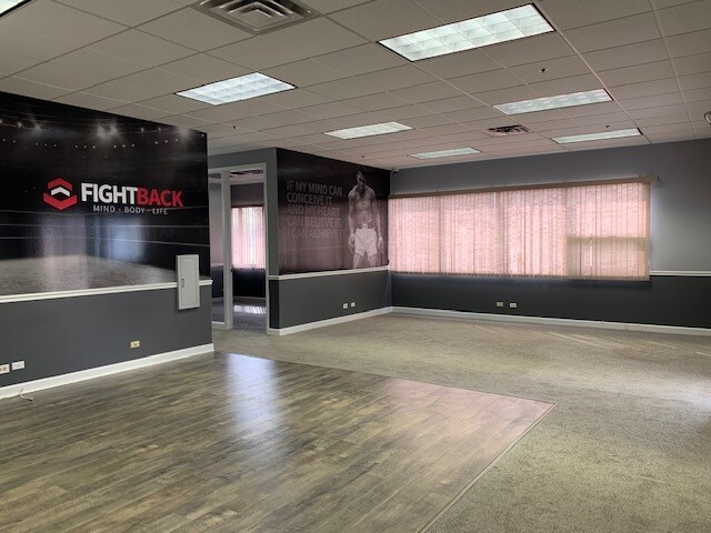 More Photos Of 345 Memorial Dr, Crystal Lake Showroom For Sale