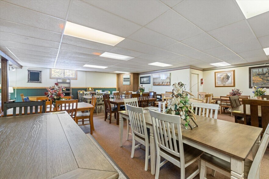 More Photos Of 816 NW 4th St, Grand Rapids General Retail For Sale