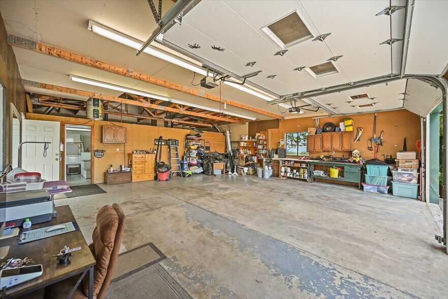 More Photos Of 1335 S Kio St, Watkins Veterinarian Kennel For Sale