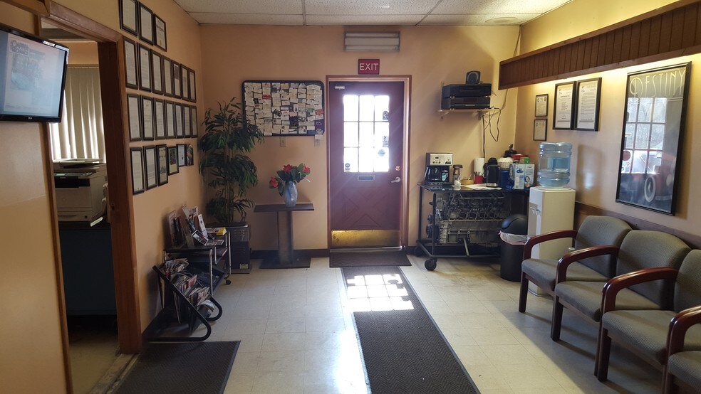 More Photos Of 152 Speigletown Rd, Troy Service Station For Sale