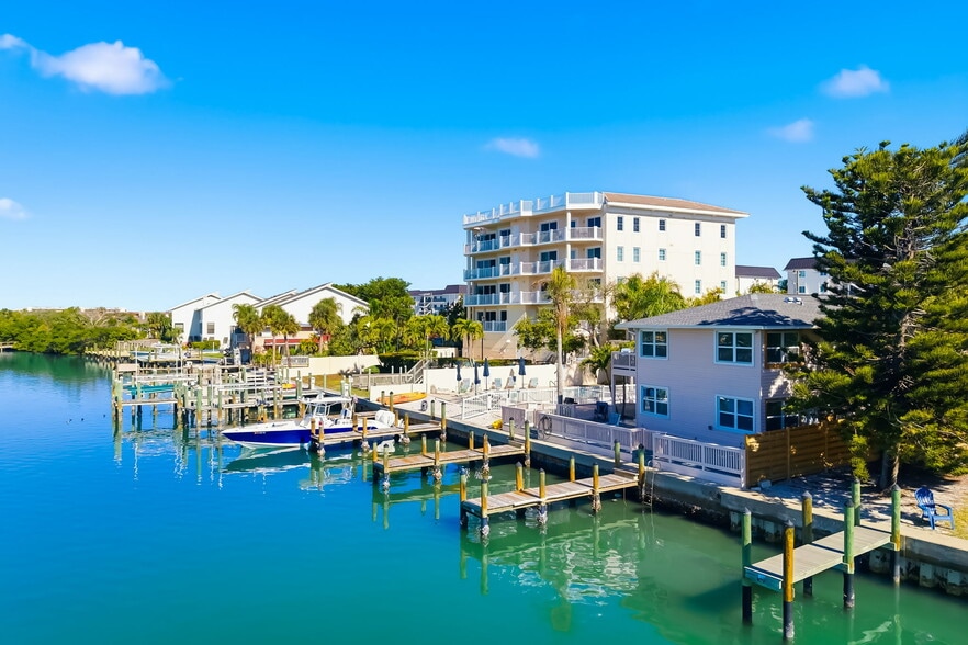 More Photos Of 9022 Midnight Pass Rd, Sarasota Apartments For Sale