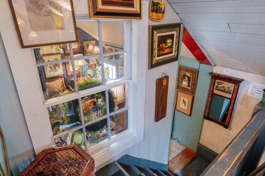 More Photos Of 3301 Franklin Ave, Millbrook General Retail For Sale