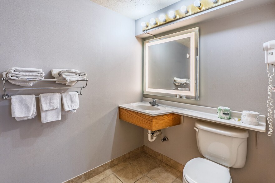 More Photos Of 519 Crook St, Custer Hotel For Sale