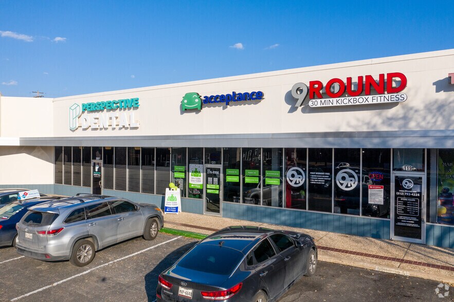 More Photos Of 4631 Airport Blvd, Austin Unknown For Lease