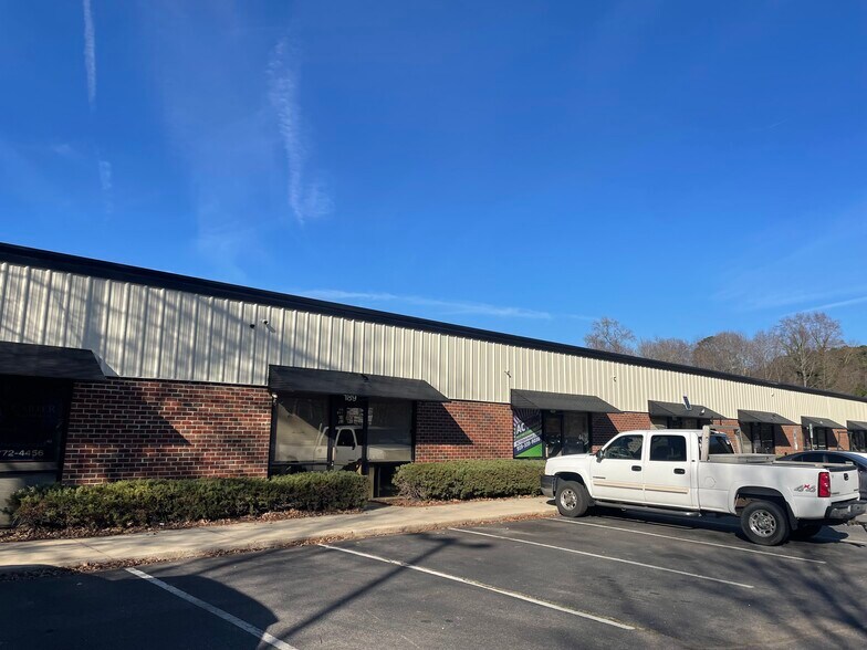 Primary Photo Of 160-172 Donmoor Ct, Garner Flex For Lease