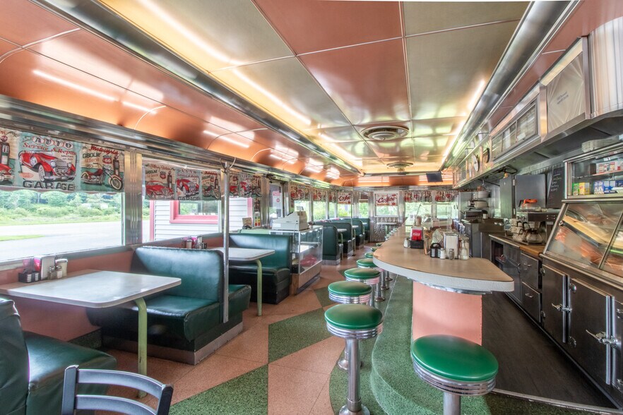 More Photos Of 585 US Route 5, Coventry Specialty For Sale