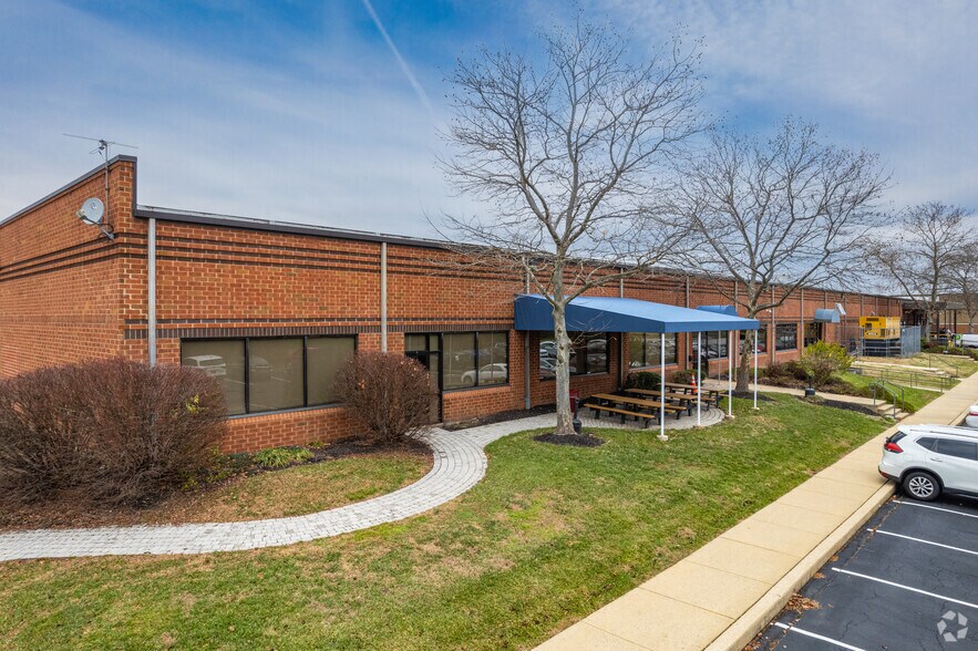 More Photos Of 100 White Clay Center Dr, Newark Unknown For Lease