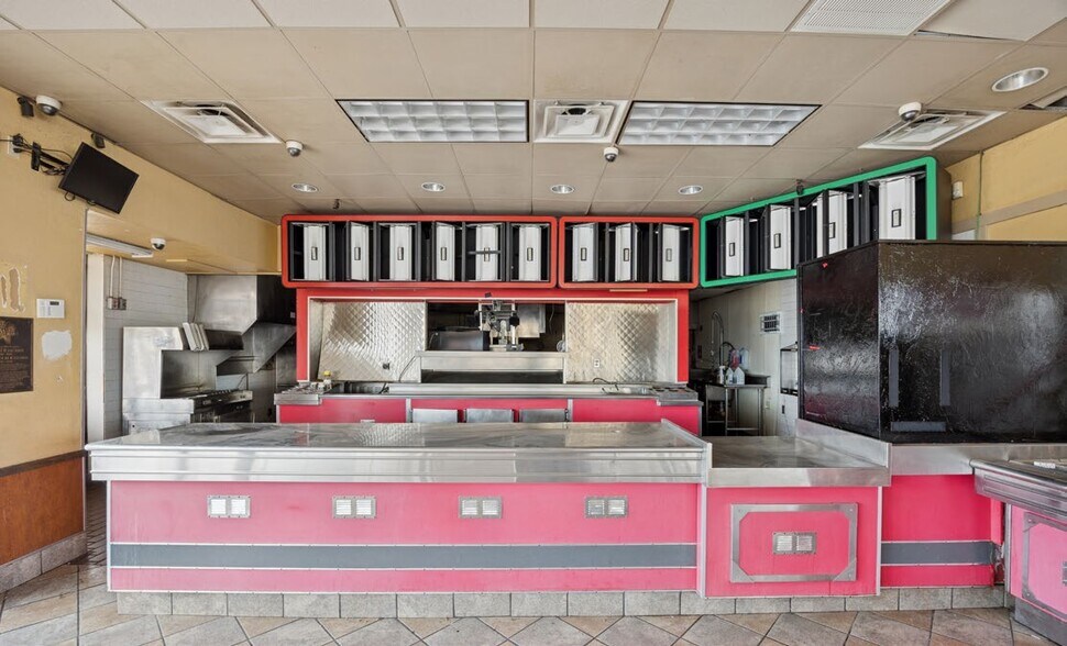 More Photos Of 925 E Main St, Weatherford Fast Food For Lease